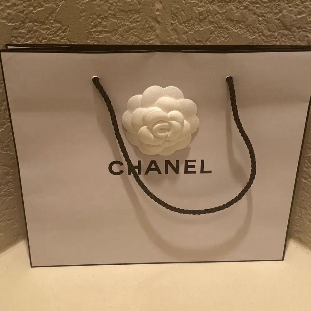 Chanel Shopping Bag Luxury Gift Bag White 3D Camilla Flower Logo Display Decor